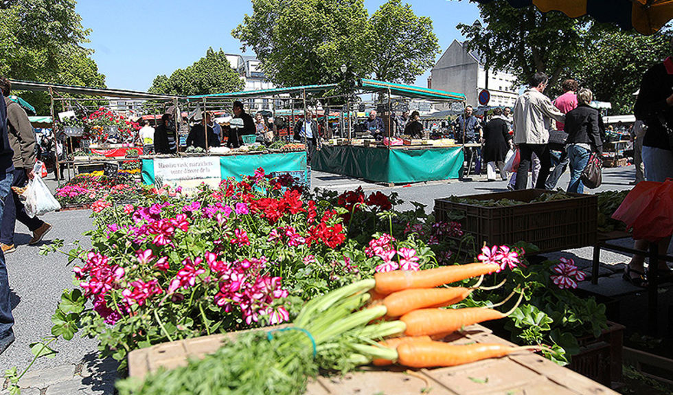 marché de Saint-Quentin derrière l'Hôtel de Ville