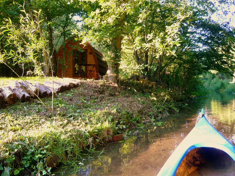 cabane au bord de l'eau