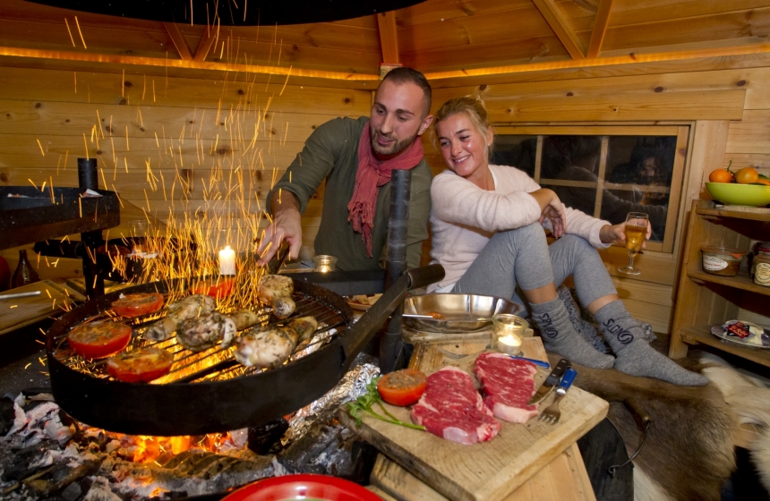 Les grillades dans le chalet grill finlandais