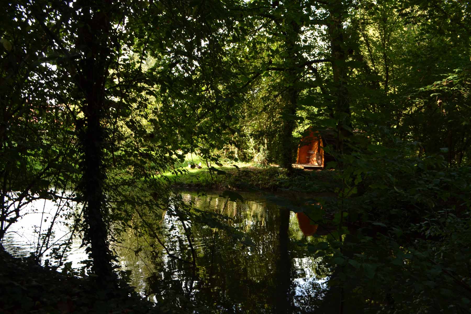 Cabane au bord de l'eau