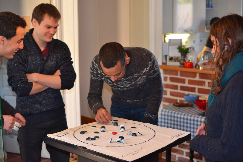 Jeux d'ambiance pour jouer entre adultes