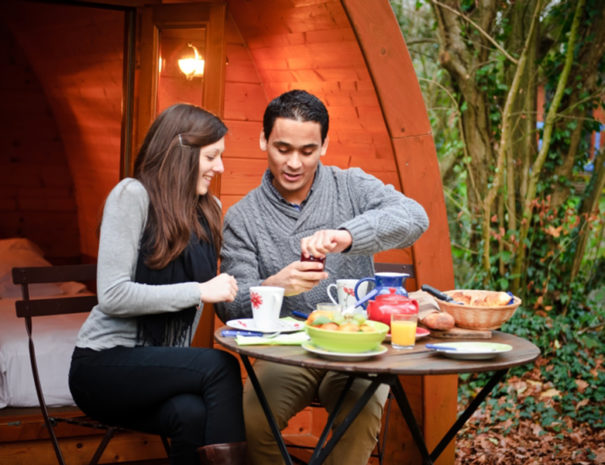 Prendre-son-petit-dejeuner-devant-la-cabane-picardie