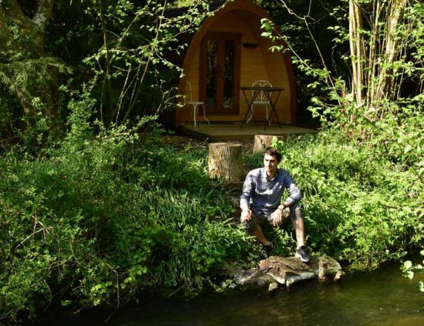 cabane-insolite-au-bord-de-l-eau