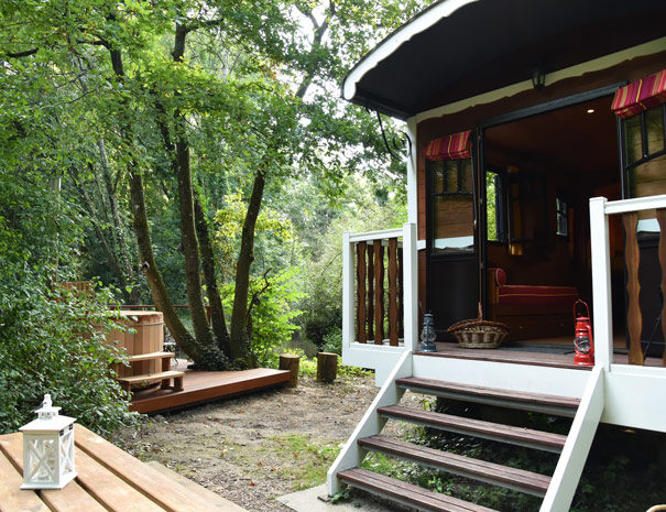 nuit-insolite-en-roulotte-avec-jacuzzi