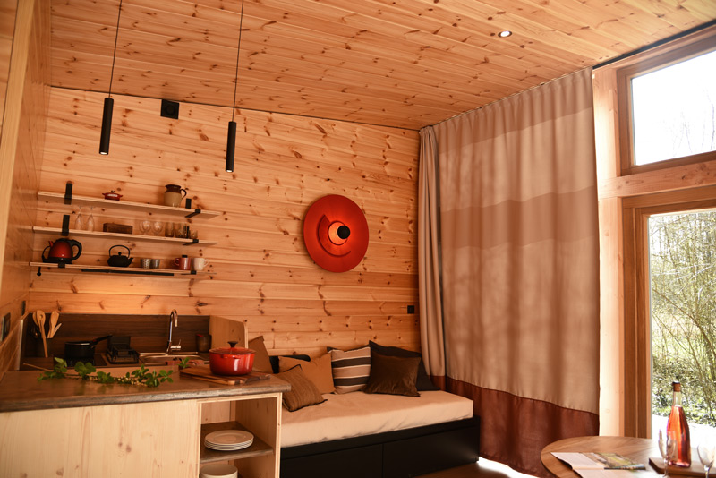 cabane-rouge-equinoxe-ecolodge-france